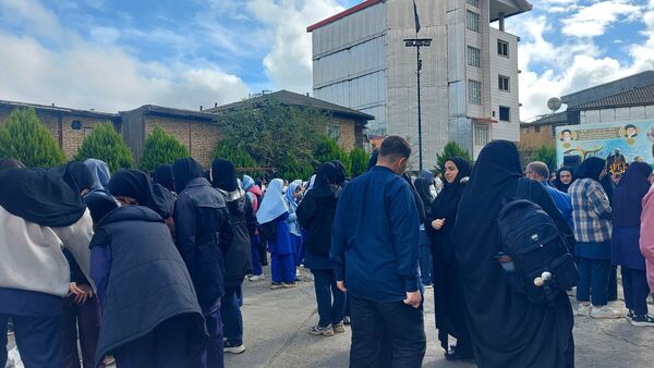 حضور پر شور نسل آینده در راهپیمایی روز دانش آموز 