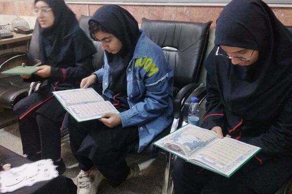 محفل انس با قرآن در مدارس رودهن به یاد سیدحسن نصرالله 