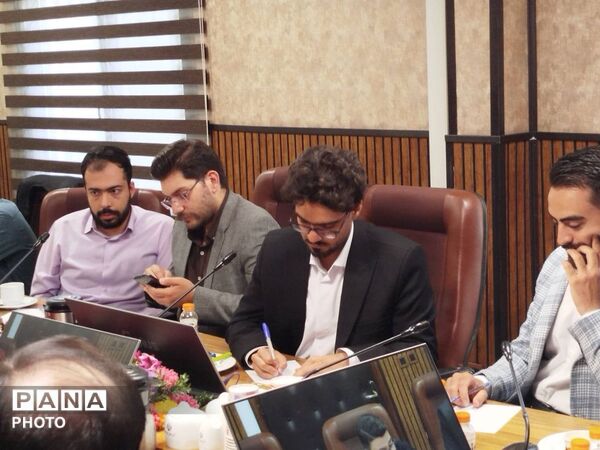 نسل زد پای بازنگری ساختار شورای مشاوران نشست