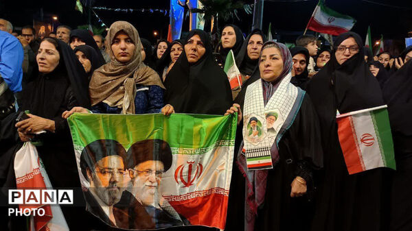 نود و هفت شب حضور حماسی و با شکوه مردم کوهدشت، در میدان امام خمینی(ره)