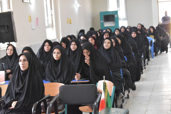 نشست بصیرتی فرهنگیان منطقه نوخندان با سخنرانی فرمانده سپاه درگز 
