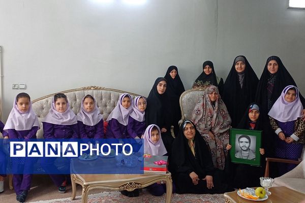 حضور فرمانده بسیج دانش‌آموزی در دبستان آزاده ناحیه 2 شهرری به‌مناسبت هفته بسیج دانش‌آموزی 