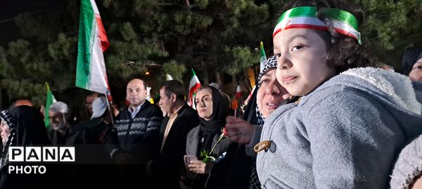 طنین روشنِ بیداری، همدلی و سربلندی ملت ایران در راهپیمایی‌های شبانه