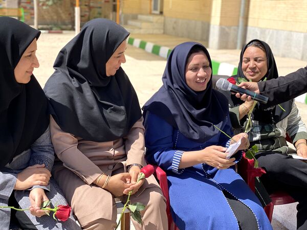 معلمان، مشعل‌داران راه آگاهی در آیینه‌ مهر و خرد
