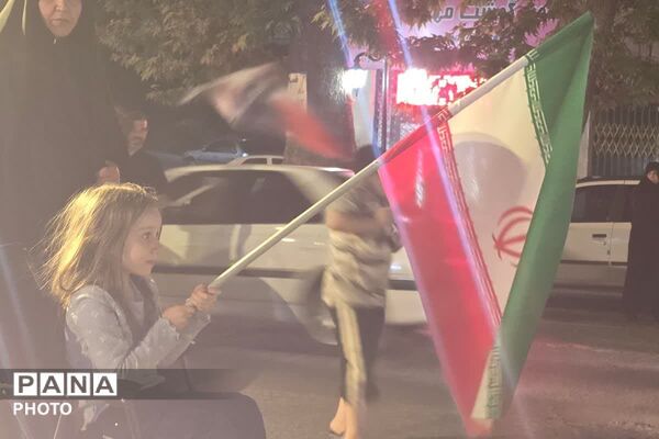 بیعت مردم در شب عید غدیروشعار ایستادگی در مسیر آرمان‌های انقلاب