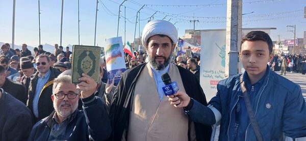 حضور پرشور مردم در راهپیمایی علیه اغتشاشگران در شهرستان شیروان 
