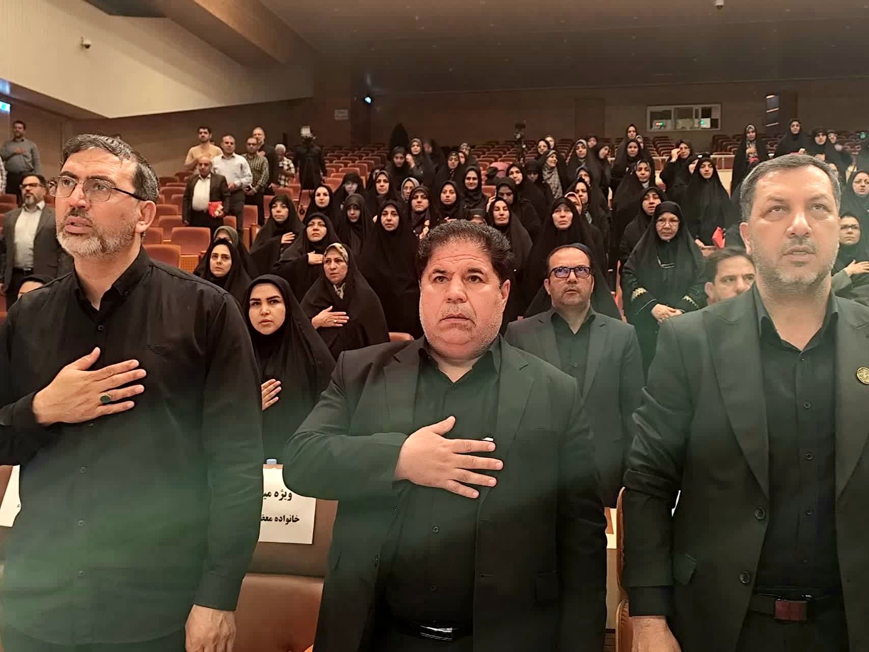 خانواده‌های شهدا سرمایه‌های اجتماعی هستند که باید تکریم شوند