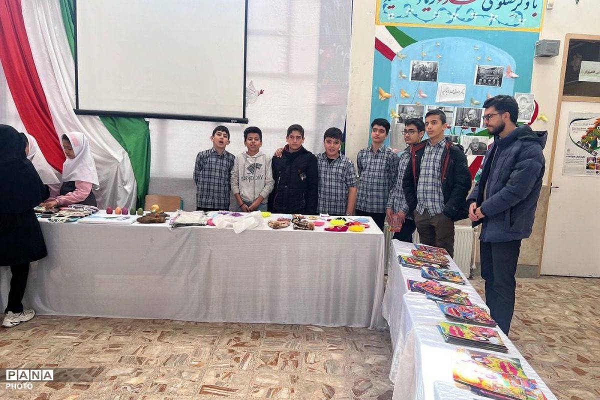  نمایشگاه دستاوردها و دلنوشته‌ها برای مربیان به مناسبت هفته امور تربیتی