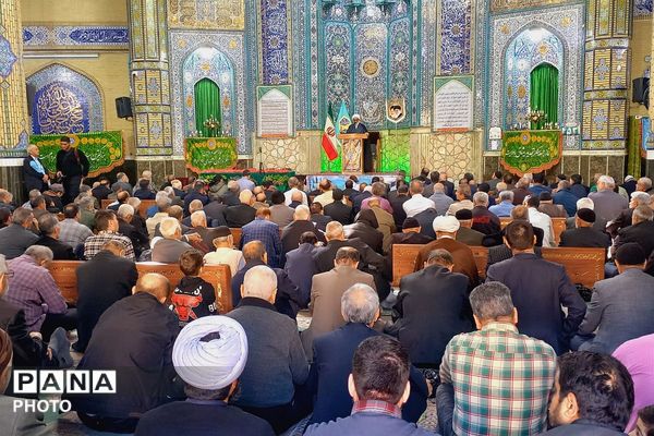 اقامه نماز جمعه ورامین در مسجد صاحب‌الزمان(عج) با حضور گسترده مردم و مسئولان