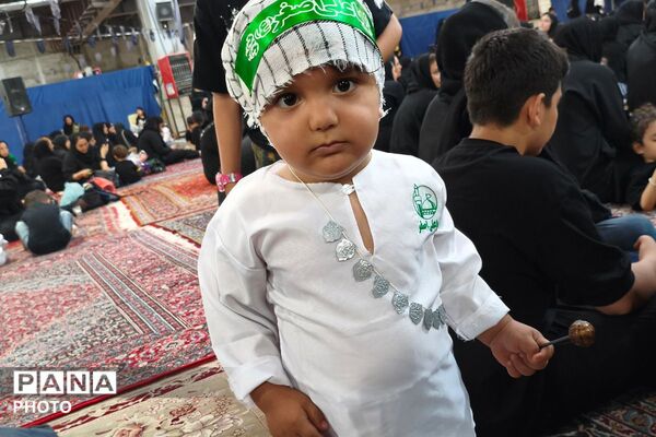 حضور مادران و نوزادان شش ماهه در همایش شیرخوارگان حسینی
