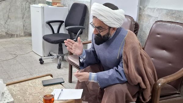 حضور مسئول قرآن و عترت ناحیه یک یزد در صبحگاه قرآنی دبیرستان هفده شهریور