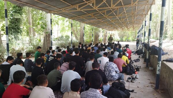 اولین نماز جماعت پایه دهمی ها همراه با کادر دبیرستان شاهد ابوذر غفاری 