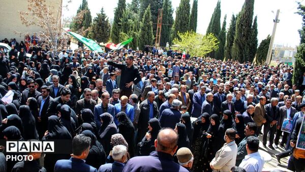 دیار آریوبرزن، پیکر فرزند دلیر خود را در آغوش گرفت