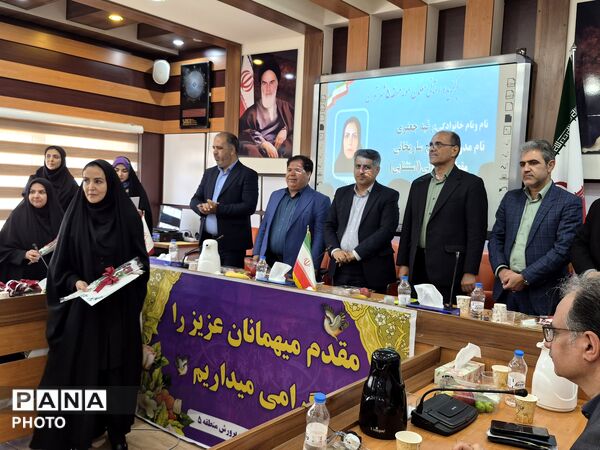 معلمان نمونه در قاب افتخار آموزش و پرورش منطقه ۵