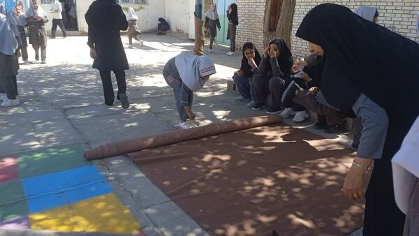 برپایی نماز جماعت  در دبستان شهید نجفی فدافن 