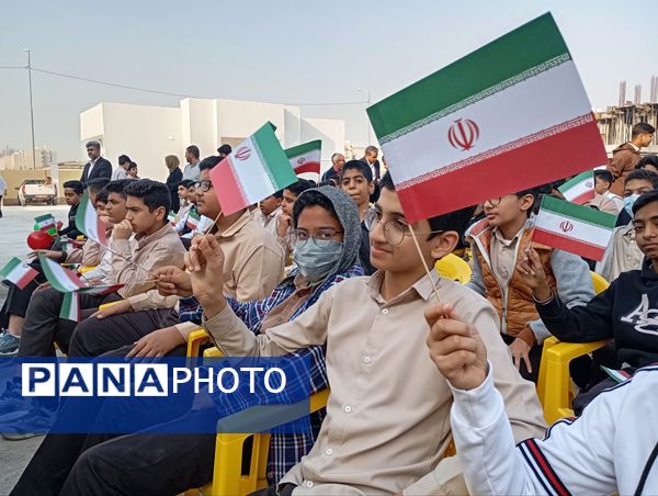 دهه فجر یادآور همبستگی و اتحاد مردم است