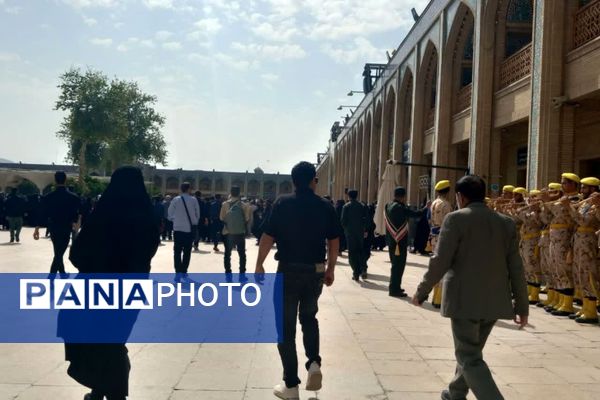 تشییع پیکر شهید دانش‌آموز در شاهچراغ(ع)