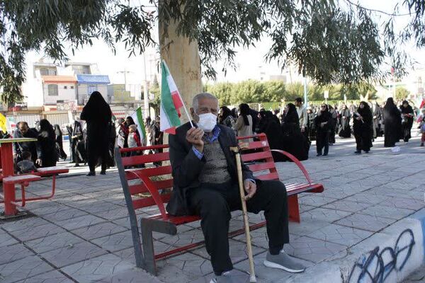 حضور پرشور دانش‌آموزان گچساران در راهپیمایی ۲۲ بهمن