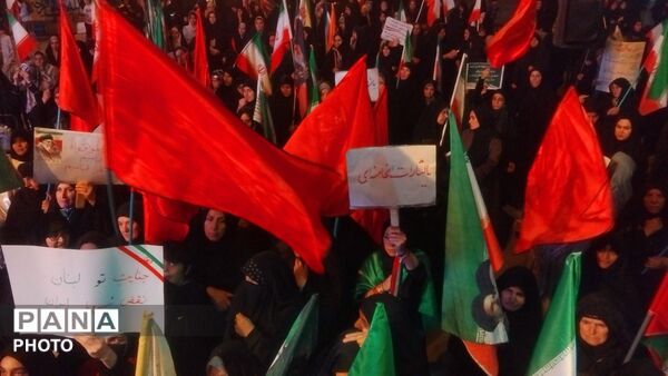 خروش مردم نورآباد در اجتماع «بیعت با رهبری» تجدید میثاق با آرمان‌های نظام
