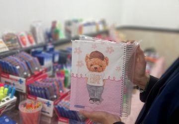 اهدای لوازم‌التحریر در مسجد صاحب‌الزمان(عج) حیدرخانی کوهنانی