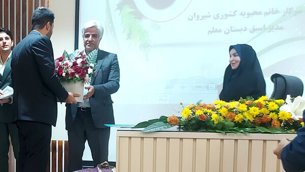  تقدیر از مدیران بازنشسته و همکاران اسبق آموزش و پرورش ناحیه شش