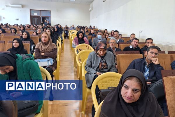 صعود به قله‌های تکنولوژی و فناوری با ارتقا سواد دیجیتال معلمان 