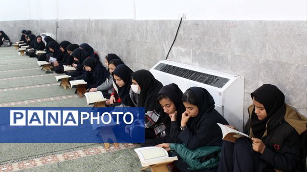 برگزاری جلسات انس با قرآن در دبیرستان دخترانه معلم 