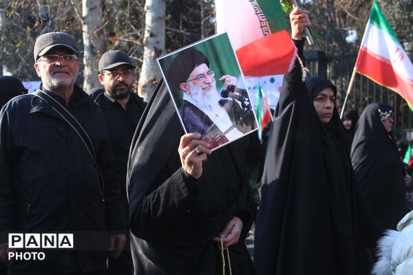بیعت مردم تهران با سومین رهبر انقلاب