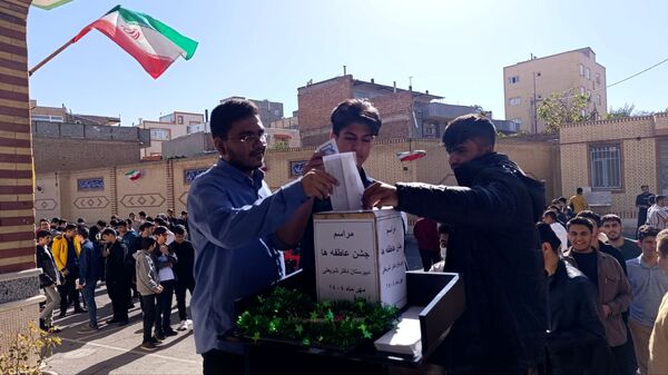 جشن عاطفه‌ها در مدرسه شریعتی اسکو