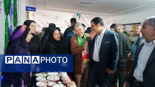 نمایشگاه دست‌سازه‌ها و غذاهای محلی دانش‌آموزان مارگون