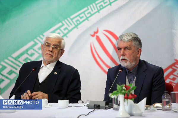 نشست معاون اول رئیس جمهور با جمعی از هنرمندان موسیقی، تئاتر و هنرهای تجسمی