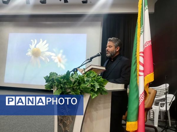 جشن ستارگان دانش‌آموزی در تالار شهرداری دولت‌آباد شهرستان برخوار 