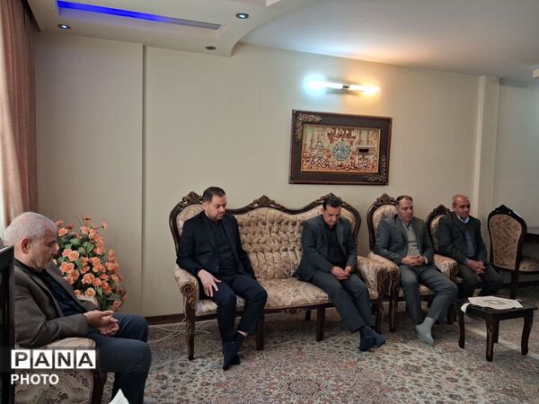 دیدار مدیر آموزش و پرورش ناحیه پنج مشهد با برادر شهید خیرزاده