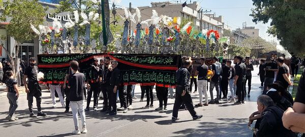پیاده‌روی زائران بارگاه ملکوتی آقا علی‌بن‌موسی رضا (ع)