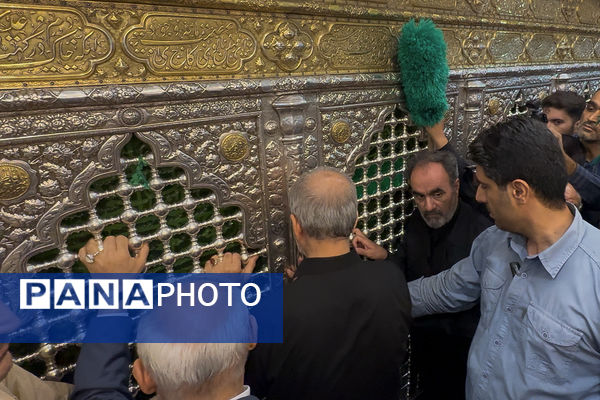 تشرف رئیس جمهور به زیارت حرم حضرت معصومه(س)