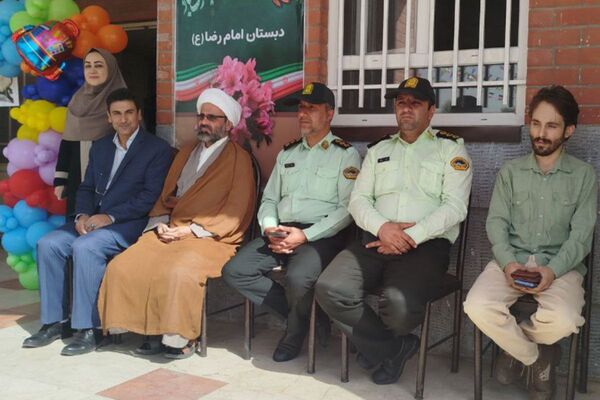 برگزاری جشن شکوفه ها در دبستان امام رضا ۱ شهر قیامدشت