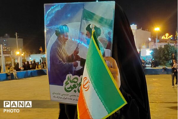 همگامی شورانگیز مردم کازرون در بدرقه رهبر شهید