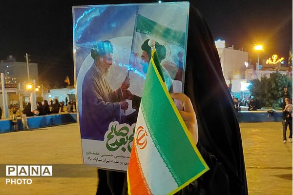 همگامی شورانگیز مردم کازرون در بدرقه رهبر شهید
