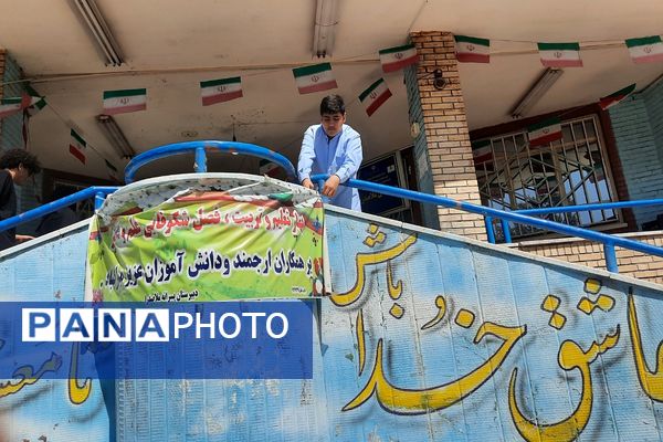 نمایشگاه هفته دفاع مقدس در دبیرستان ملاصدرا ناحیه دو شهرری 