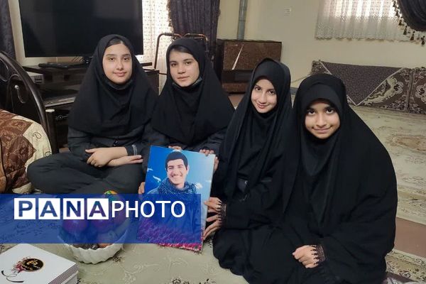  دیدار دانش‌آموزان  پیشتاز دبیرستان پویش دماوند با مادر شهید محمدخانی 