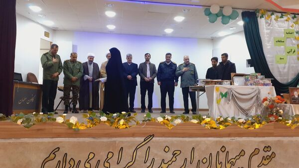 تجلیل از برگزیدگان مسابقات قرآن و عترت بسیج در خلیل آباد