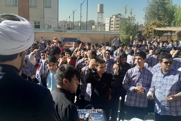 مراسم دهه فاطمیه و توزیع نذری 