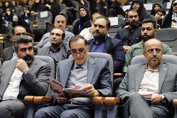 تجلیل از برگزیدگان ایثار با یاد شهدای شجره طیبه