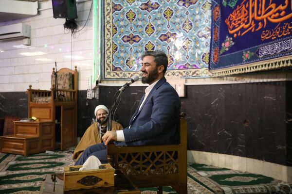 اعتکاف دانش‌آموزی در مسجد زینب کبری (س) تهران