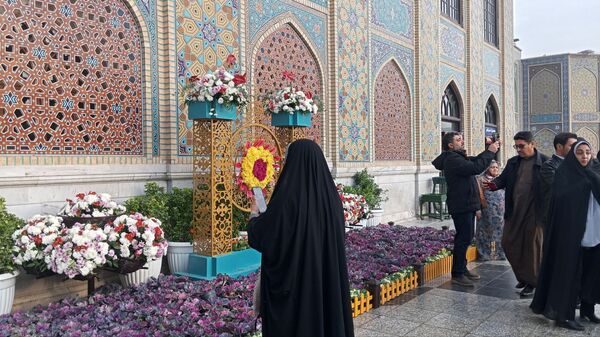 گل آرایی و چراغانی حرم رضوی 