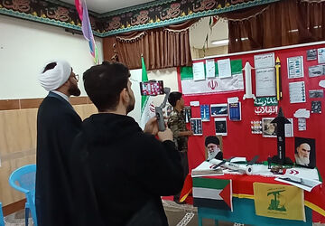 بازدید از غرفه های مدرسه انقلاب 