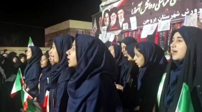 هم‌آوایی نسل‌ها در حمایت از شهدا  و  تجدید بیعت با خون شهیدان در بروجن