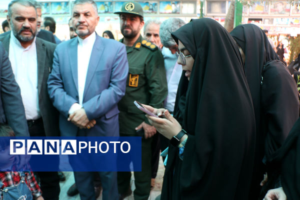 عطرافشانی مزار شهدای فرهنگی استان قم