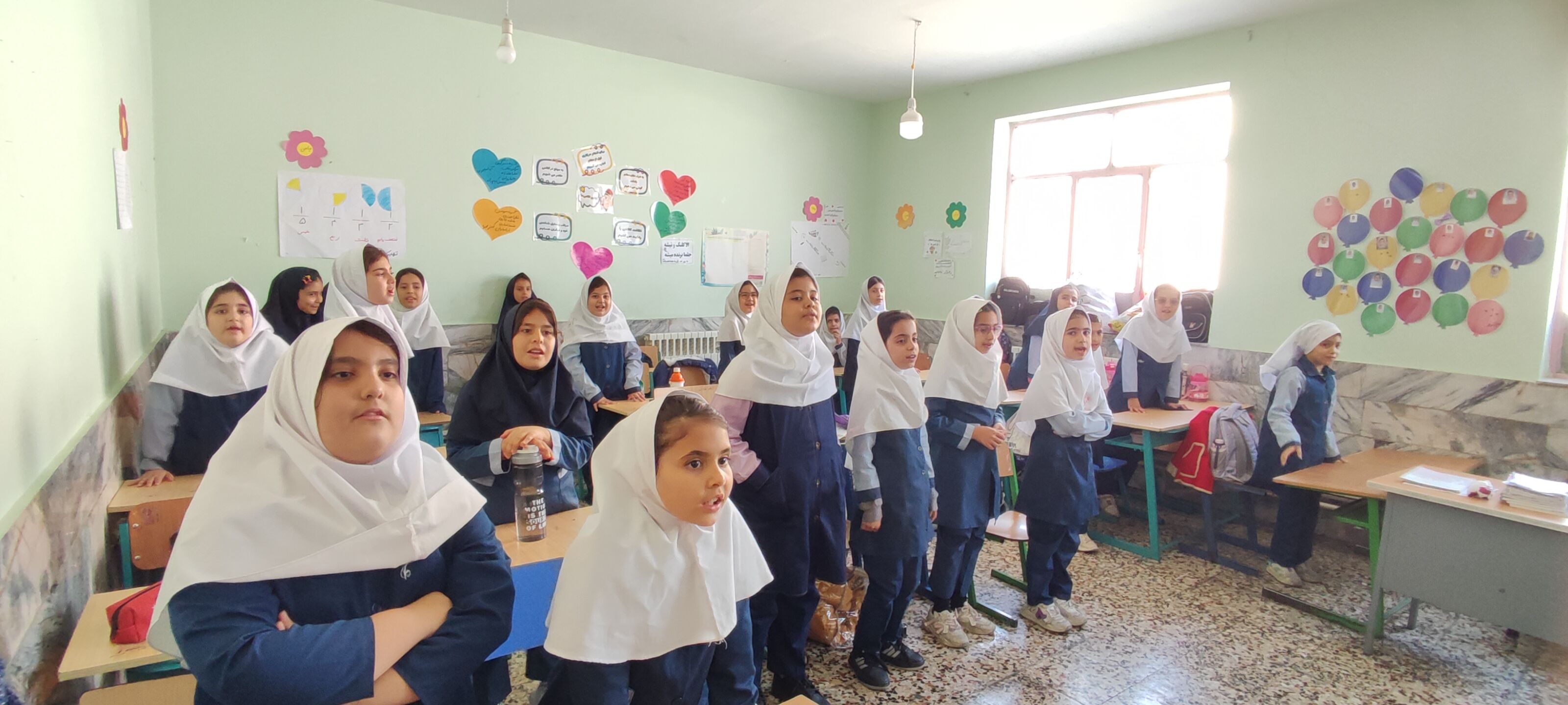 جشن خودکار پایه چهارم مدرسه شهید خاقانی در شهرستان شیروان