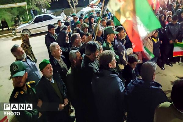حضور در تجمعات خیابانی یعنی هیات من الذله در برابر دشمن زورگو و دروغگو